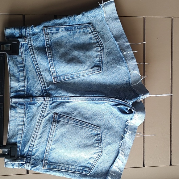 Reformation Charlie Cuffed High Rise Jean Shorts 26 - Picture 7 of 8